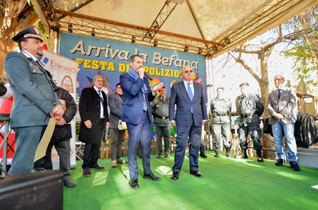 Il Prefetto Francesco Tagliente saluta il pubblico