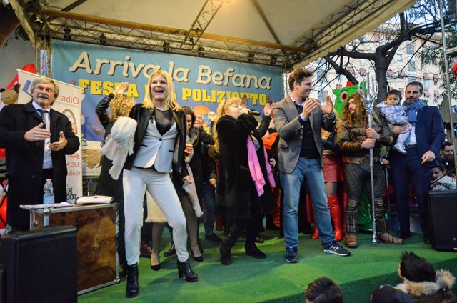 Patrizia Pellegrino, Lorenzo Flaherty, Gegia sul palco per la baby dance
