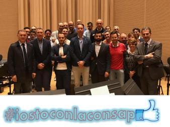 La Sezione Locale CONSAP presso la Banda Musicale della Polizia di Stato con dirigenti sindacali ed una parte degli iscritti. Da sinistra : Bortone, Turicchi, Celestino, Profili, Scoditti, Gambardella, Vallini e Guerrisi