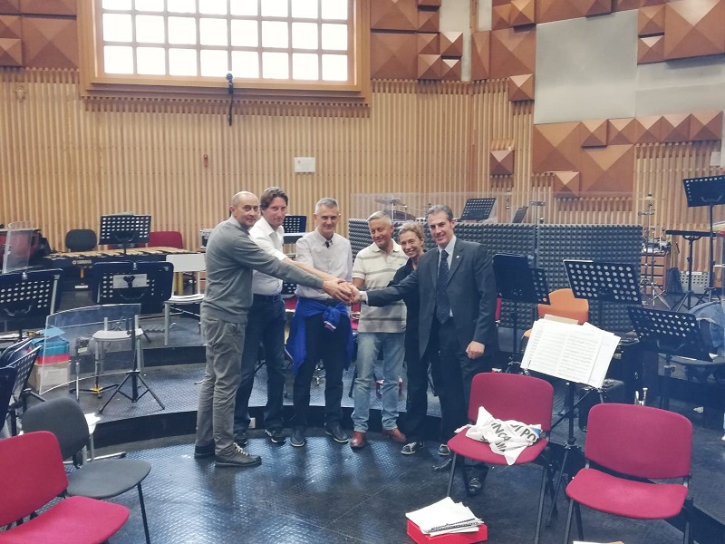 La Sezione Locale CONSAP presso la Fanfara della Polizia di Stato con dirigenti sindacali ed una parte degli iscritti. Da sinistra : Scoditti, Florio, Marocco, Fanelli, Tiberia e Guerrisi