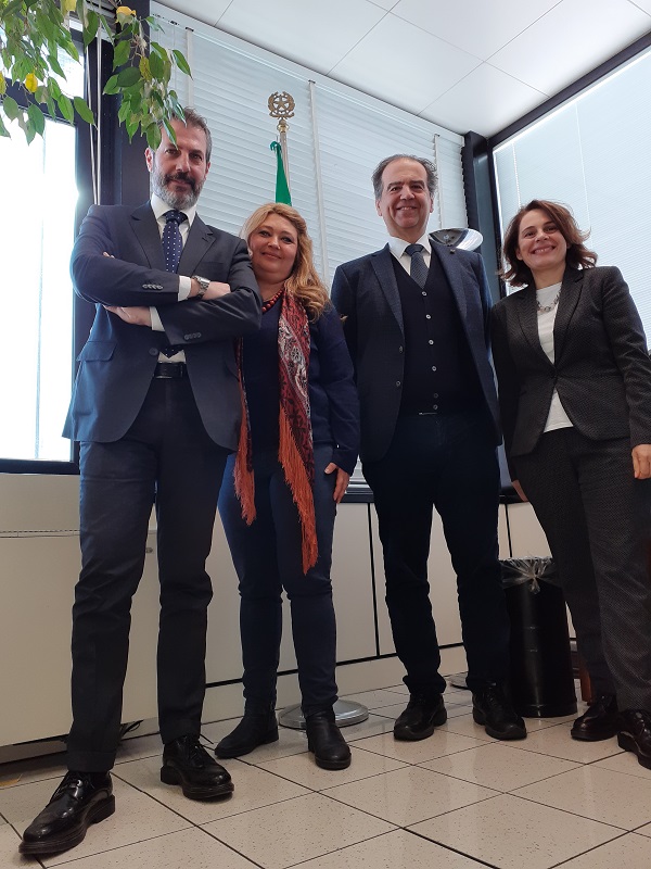 Aeroporto FIUMICINO: da sinistra il Segretario Provinciale Generale di Roma GUERRISI, il Segretario Locale della V° Zona Fiumicino L. FEMINO', il Dirigente Ufficio Frontiera Fiumicino (Polaria) dr G. Casavola e il Segretario Locale Polaria Fiumicino G. COLELLA