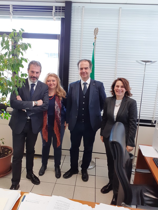 Aeroporto FIUMICINO: da sinistra il Segretario Provinciale Generale di Roma GUERRISI, il Segretario Locale della V° Zona Fiumicino L. FEMINO', il Dirigente Ufficio Frontiera Fiumicino (Polaria) dr G. Casavola e il Segretario Locale Polaria Fiumicino G. COLELLA
